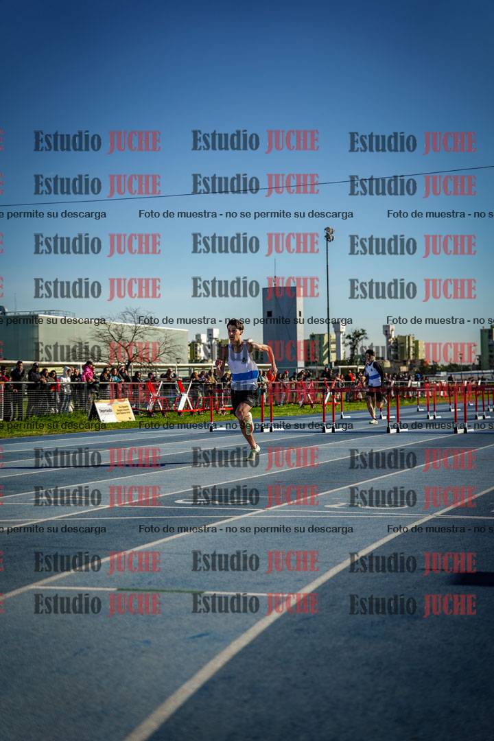 Fotos de los 110 m con vallas de varones - U17 (incluye heptatlón)