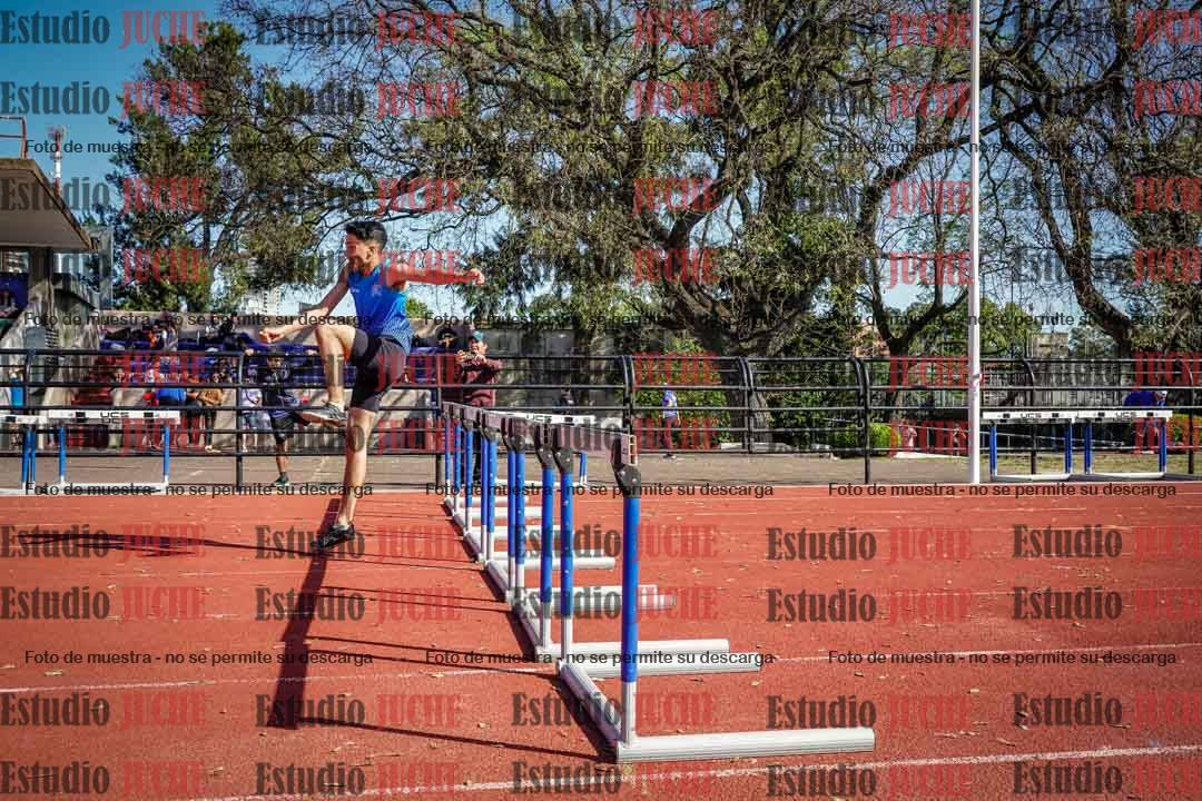 Fotos de los 295 m con vallas de varones