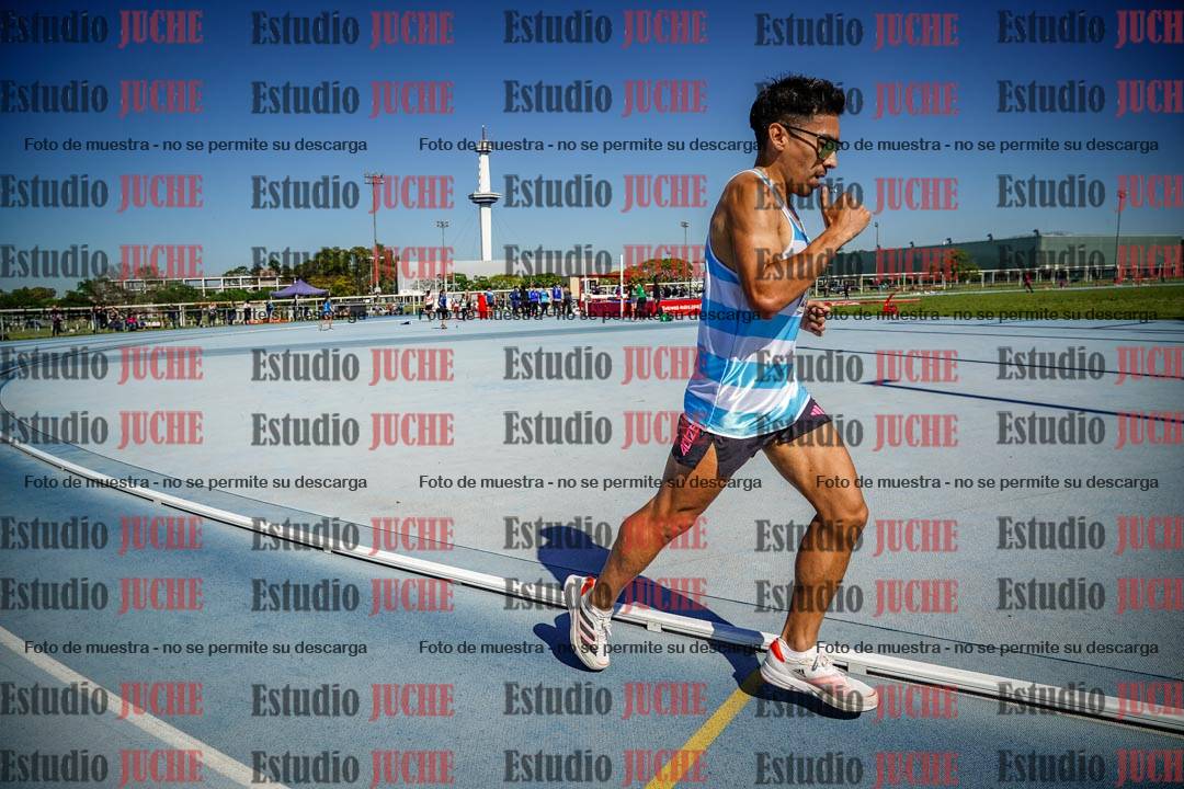 Fotos de los 5000 m de mujeres y varones - serie 1