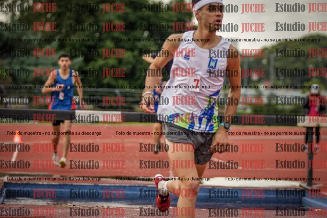Fotos de los 3000 m con obstáculos de varones