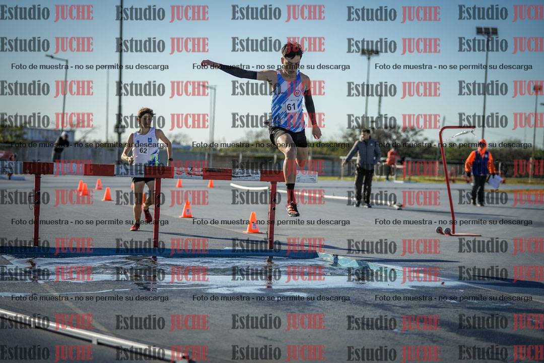 Fotos de los 3000 m con obstáculos de varones