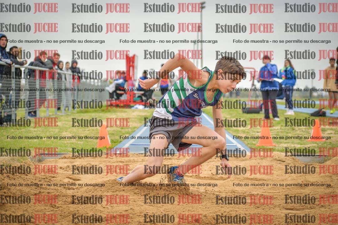 Fotos del salto en largo de varones - U18