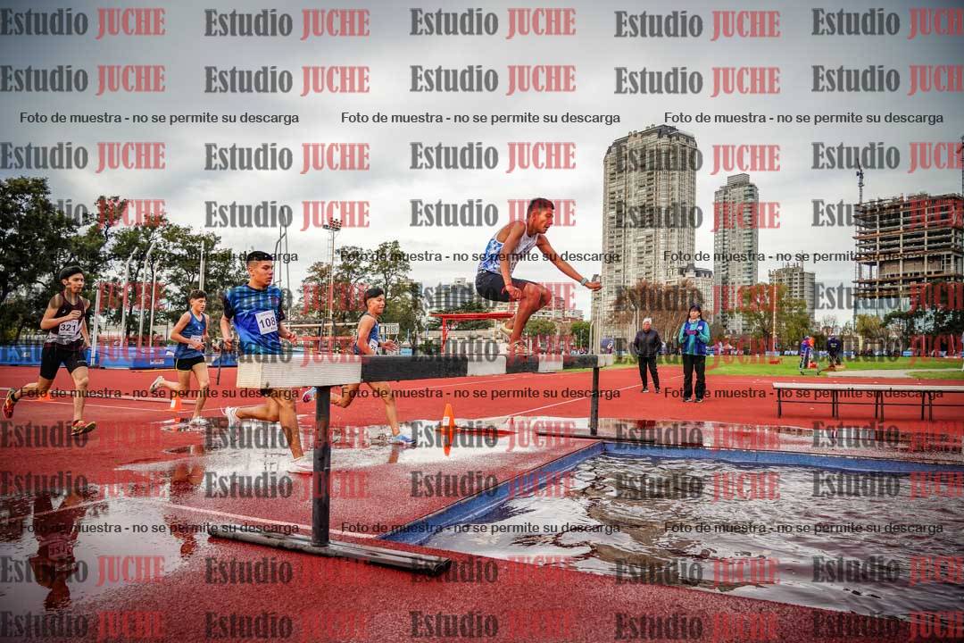 Fotos de los 2000 m con obstáculos de varones