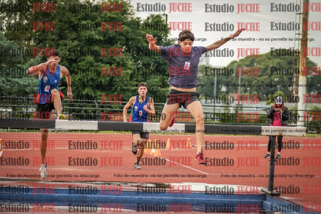 Fotos de los 3000 m con obstáculos de varones