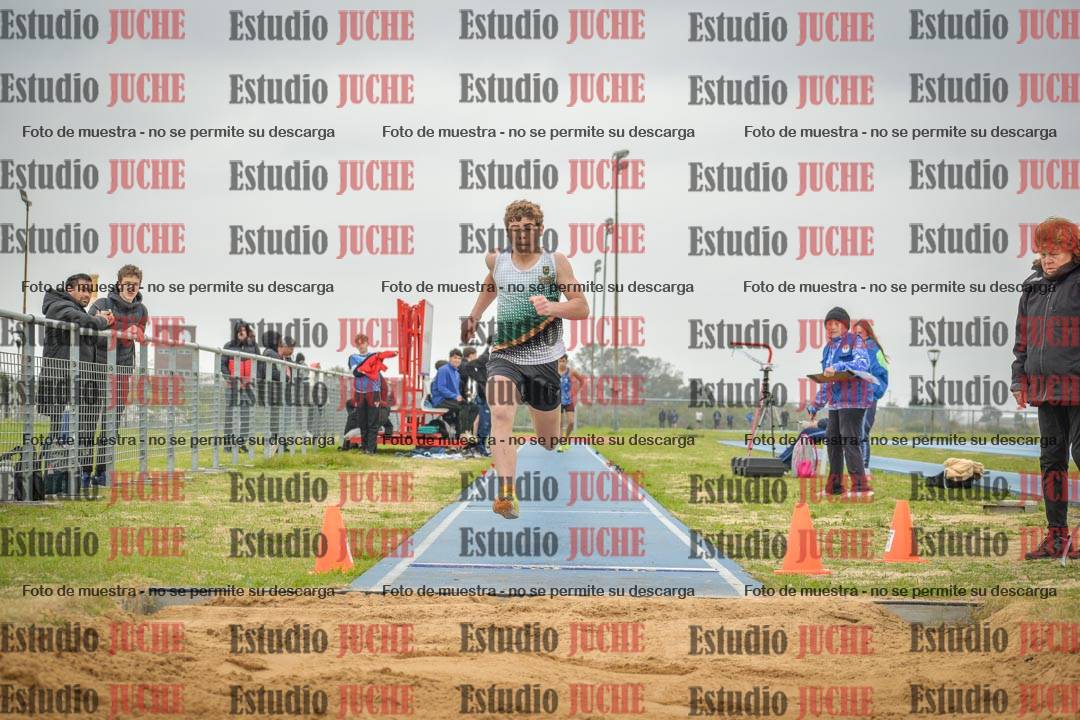 Fotos del salto en largo de varones - U18