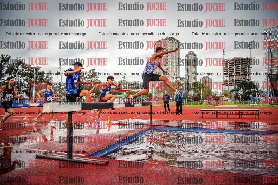 Fotos de los 2000 m con obstáculos de varones