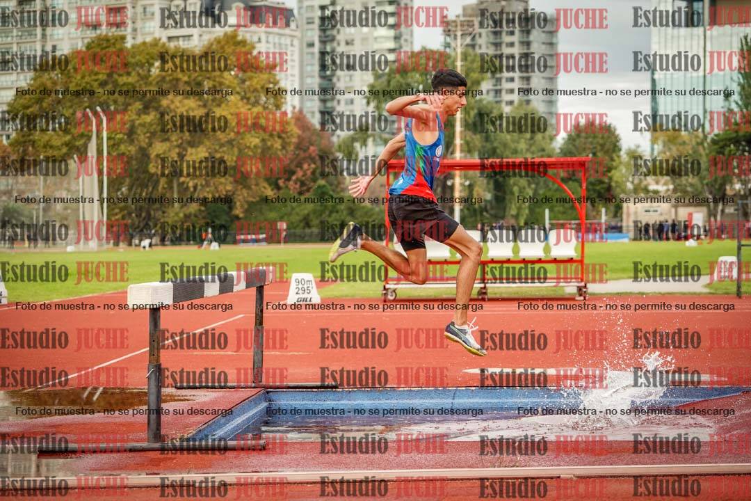 Fotos de los 3000 m con obstáculos de varones