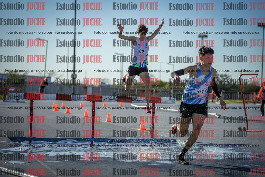 Fotos de los 3000 m con obstáculos de varones