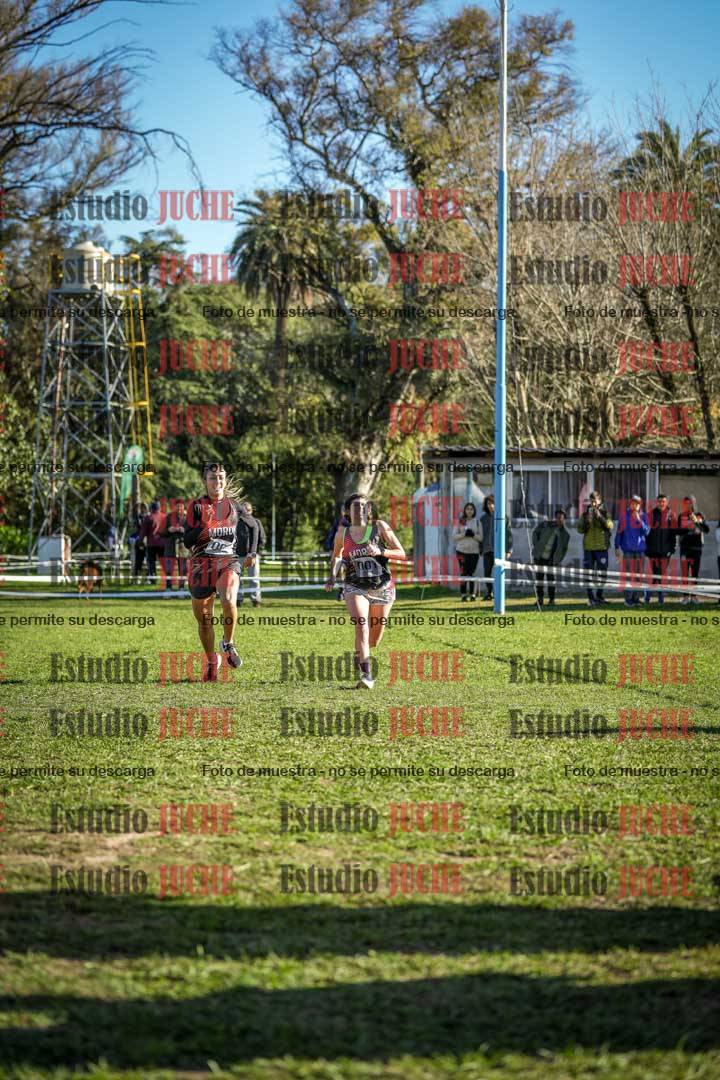 Fotos de la llegada del cross de 4000 m - mujeres