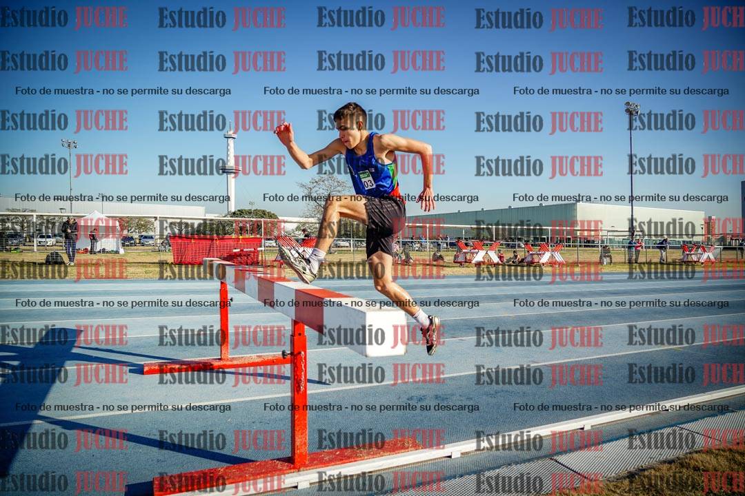 Fotos de los 2000 m con obstáculos de varones