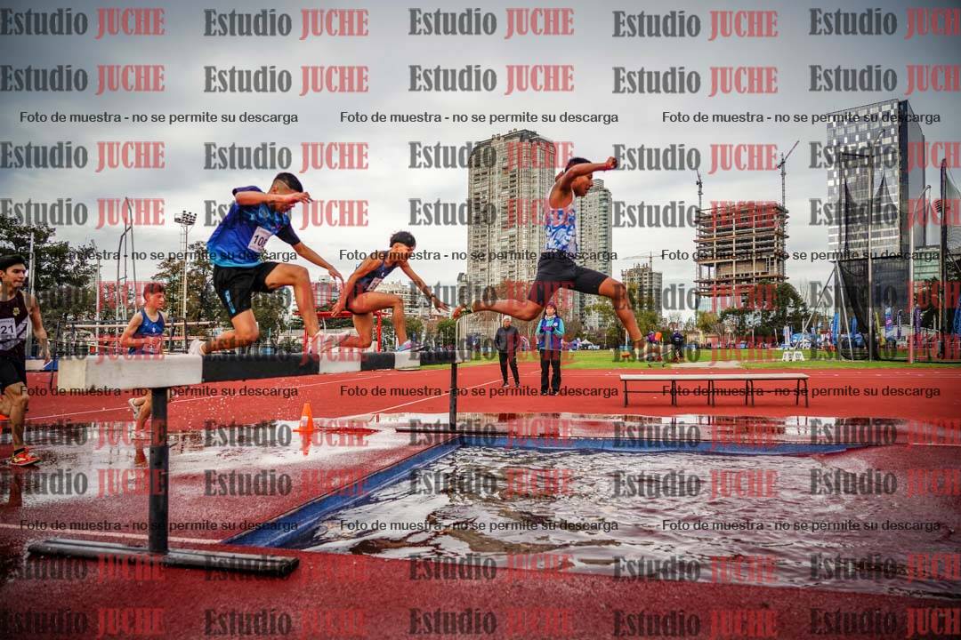 Fotos de los 2000 m con obstáculos de varones