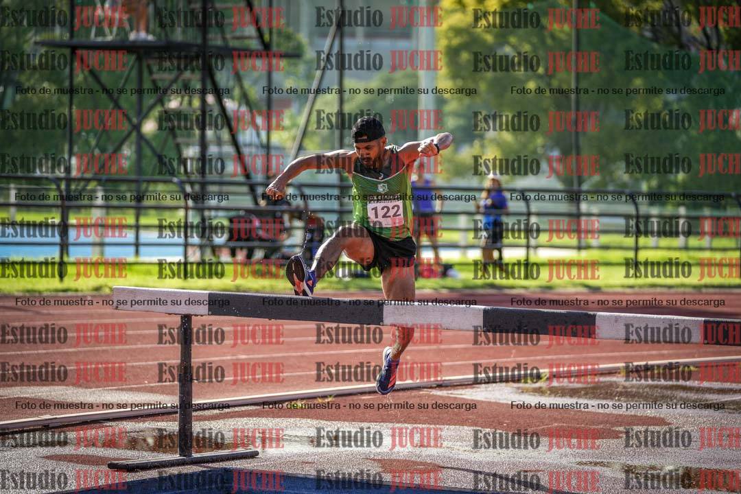 Fotos de los 3000 m con obstáculos de varones