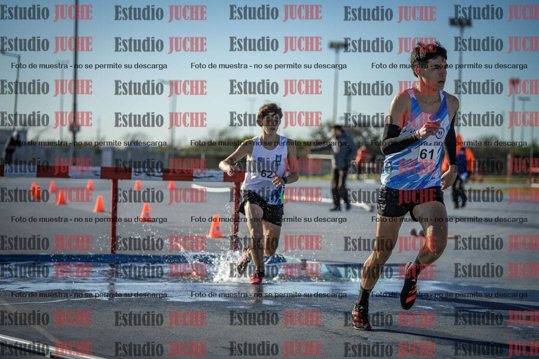 Fotos de los 3000 m con obstáculos de varones