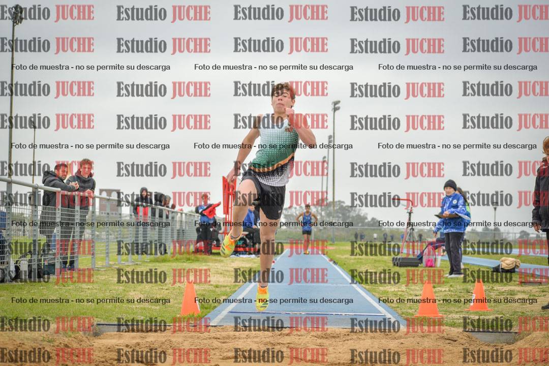 Fotos del salto en largo de varones - U18