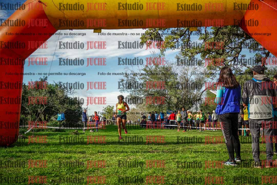 Fotos de la llegada del cross de 4000 m - mujeres