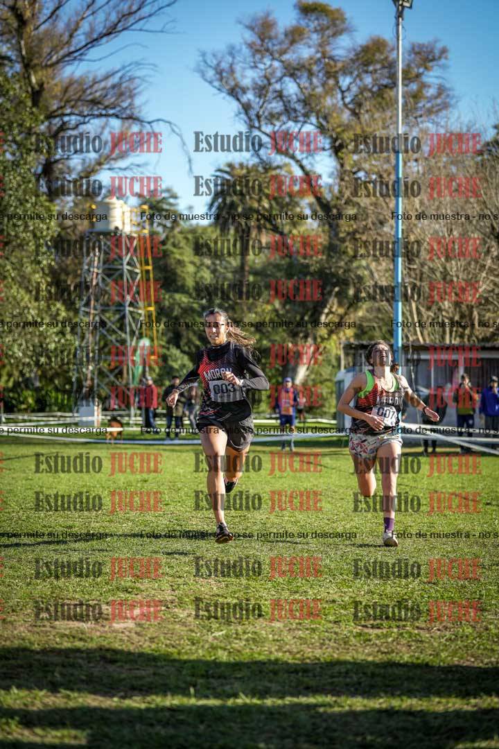 Fotos de la llegada del cross de 4000 m - mujeres