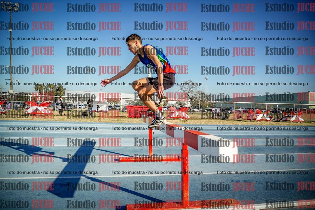 Fotos de los 2000 m con obstáculos de varones
