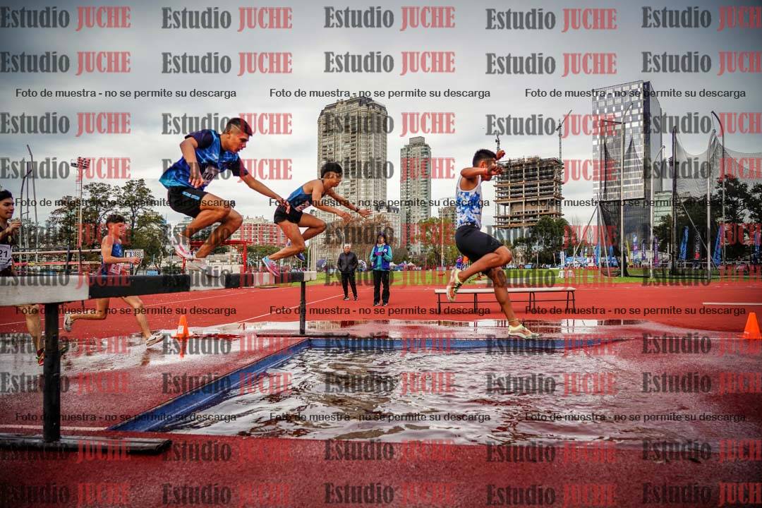 Fotos de los 2000 m con obstáculos de varones