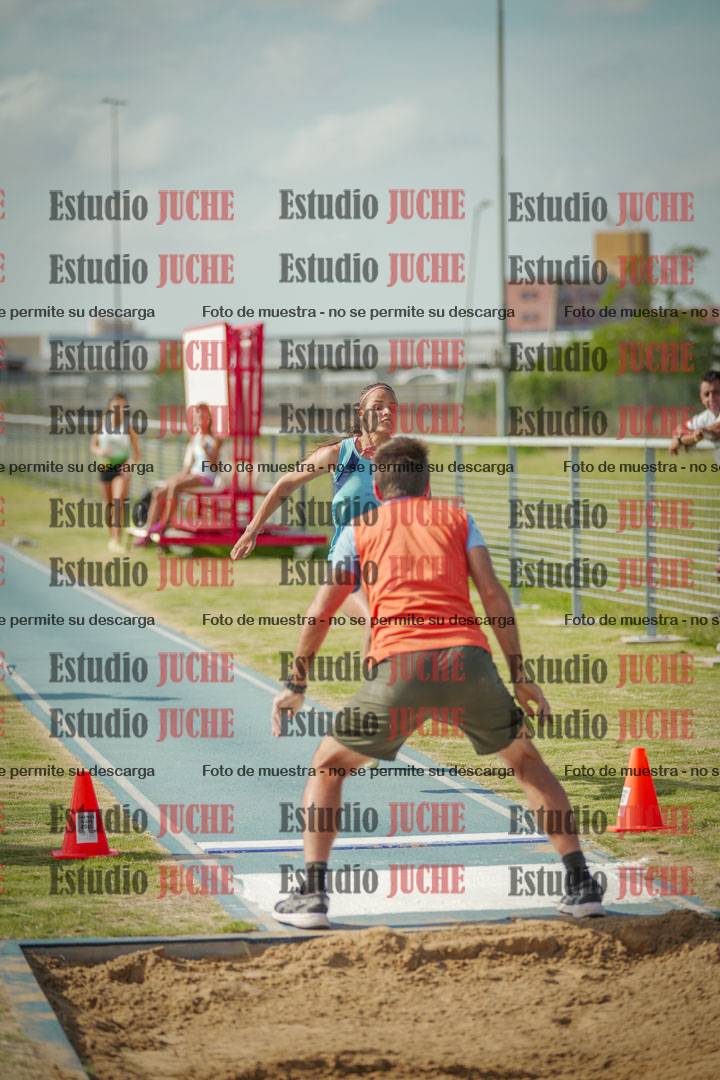 Fotos del salto en largo de mujeres
