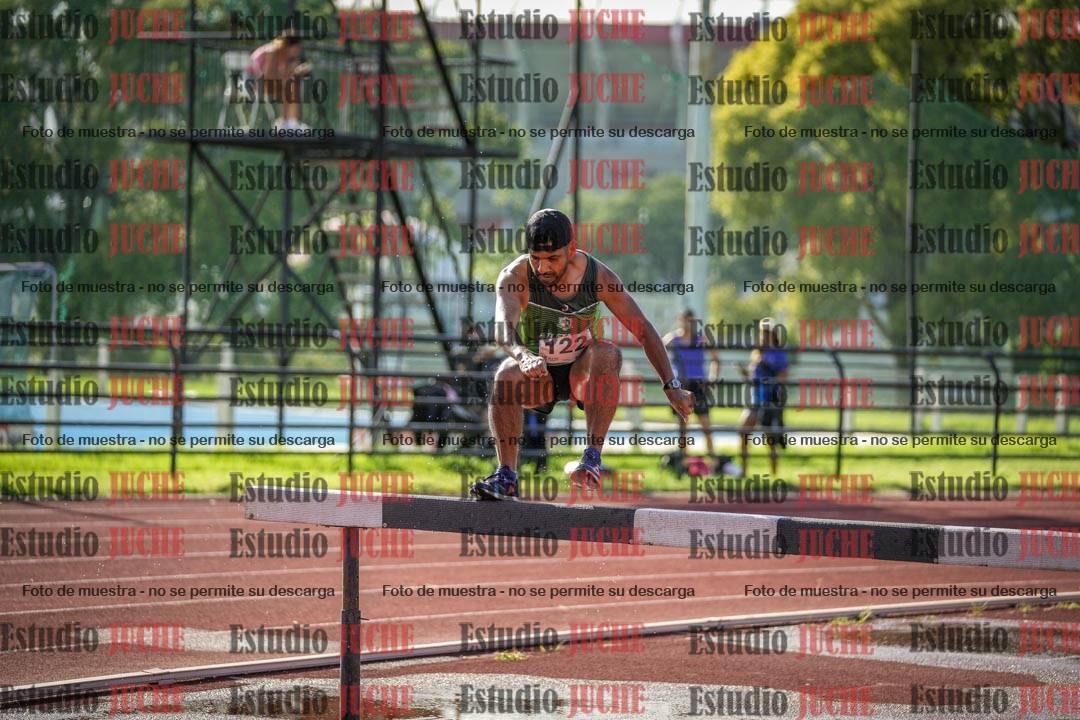 Fotos de los 3000 m con obstáculos de varones