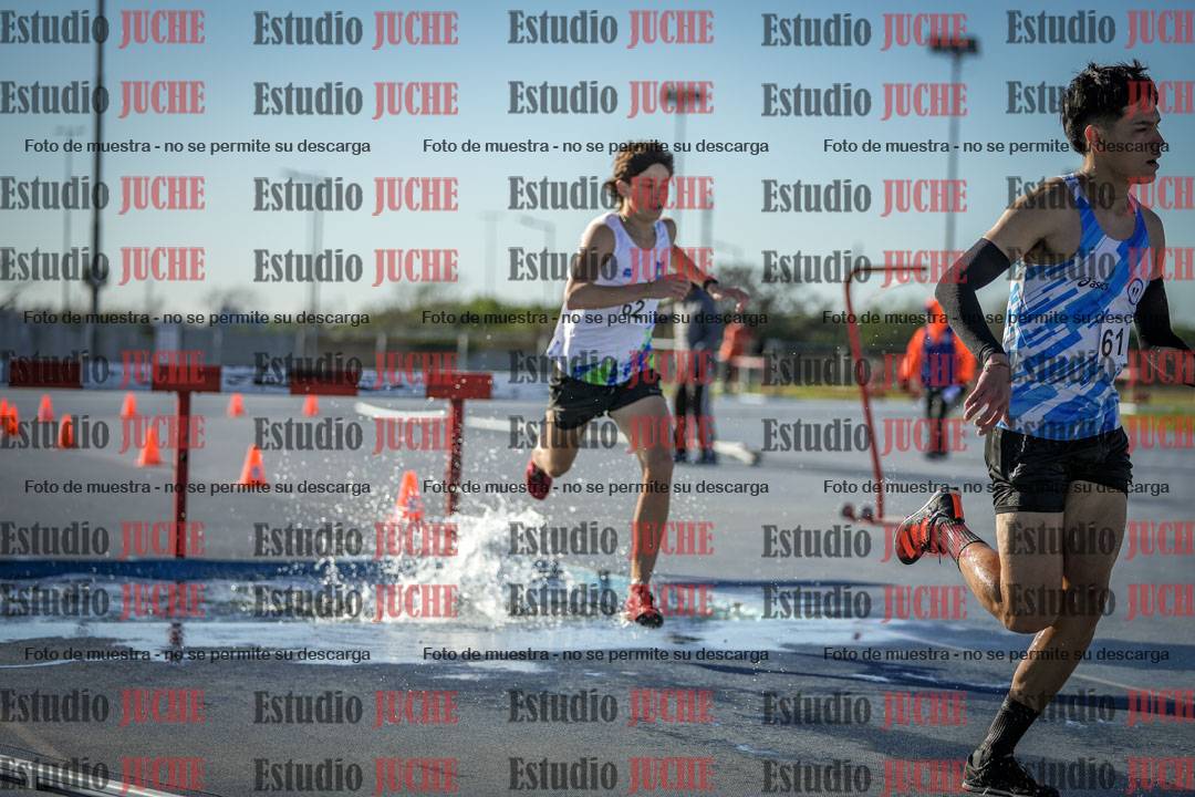 Fotos de los 3000 m con obstáculos de varones