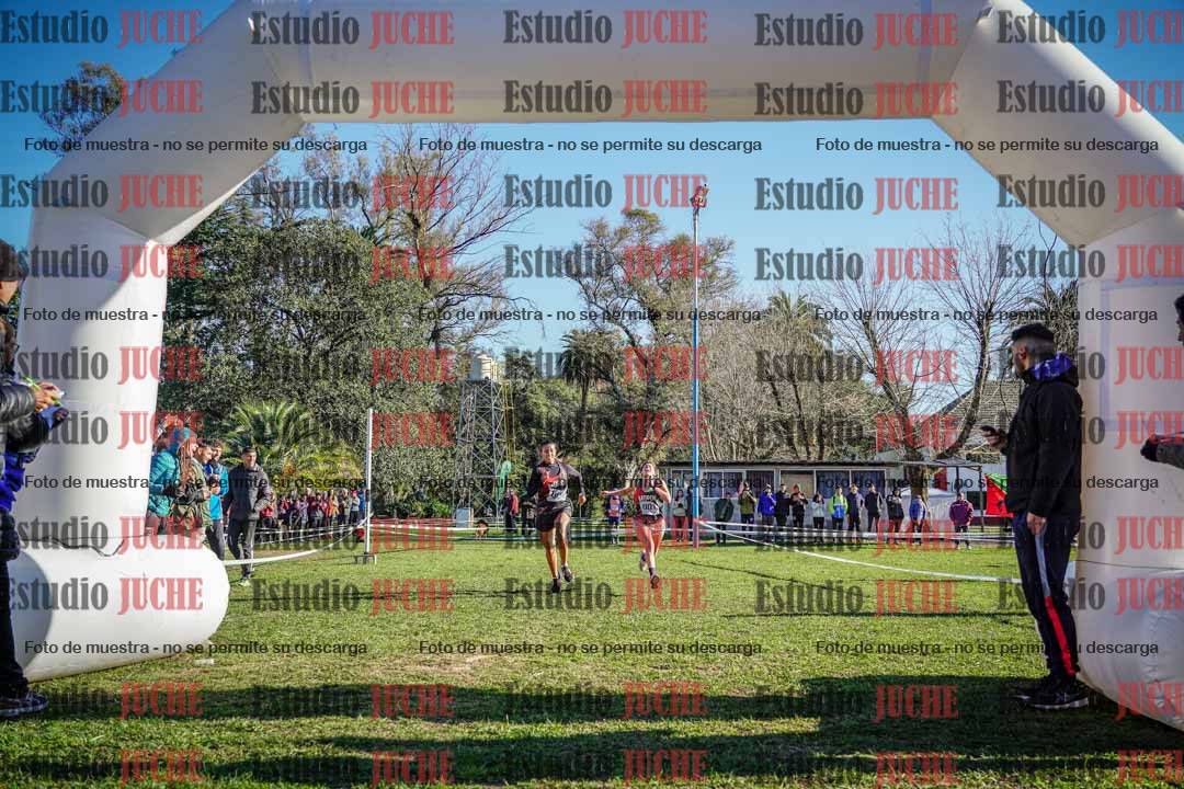 Fotos de la llegada del cross de 4000 m - mujeres