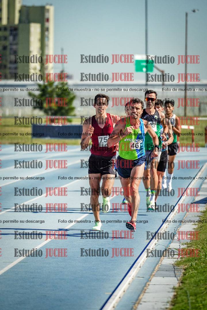 Fotos de los 5000 m de mujeres y varones - serie 1