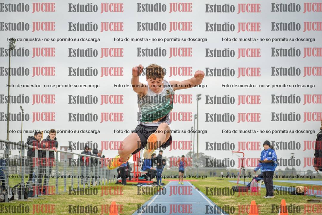 Fotos del salto en largo de varones - U18