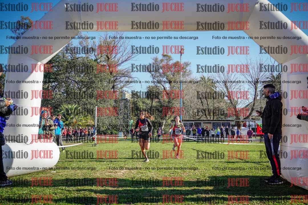 Fotos de la llegada del cross de 4000 m - mujeres