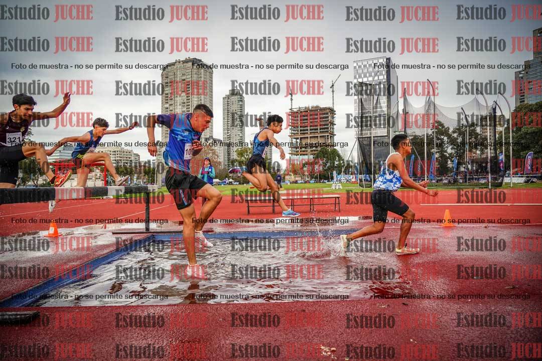 Fotos de los 2000 m con obstáculos de varones