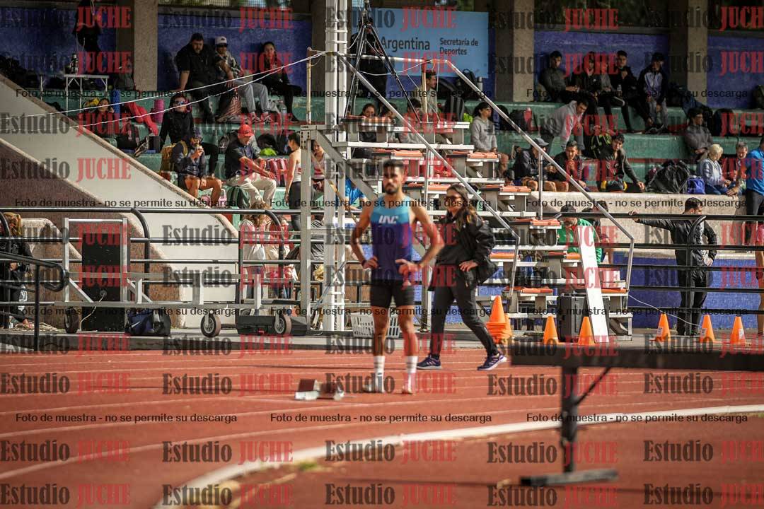 Fotos de los 400 m con vallas de varones