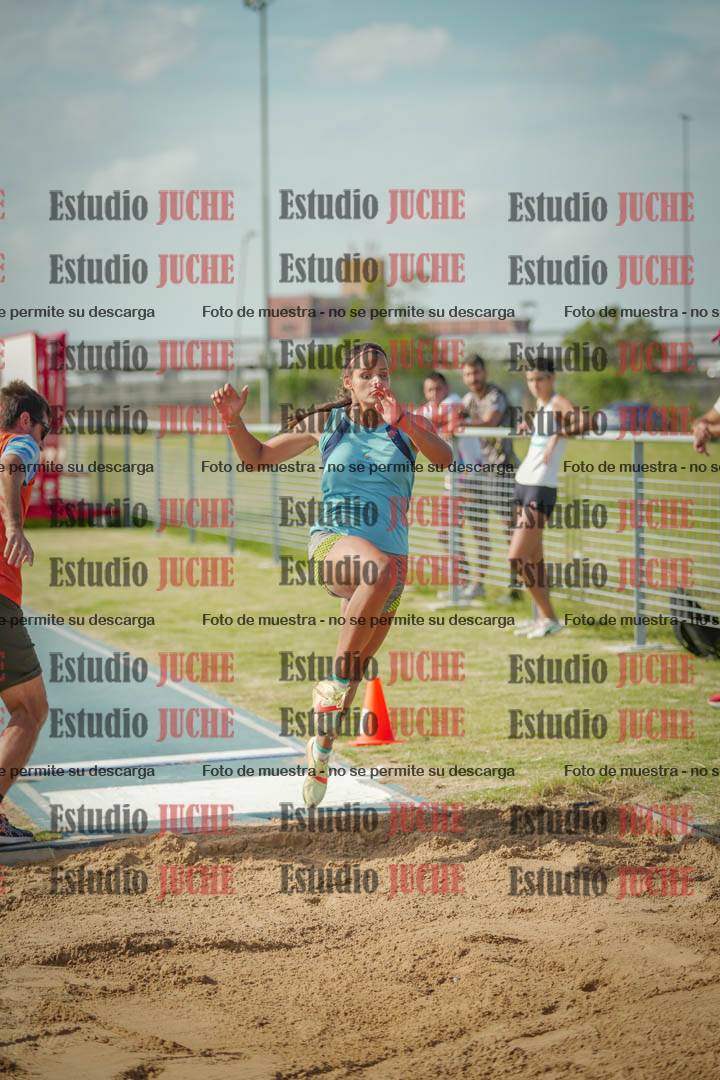 Fotos del salto en largo de mujeres