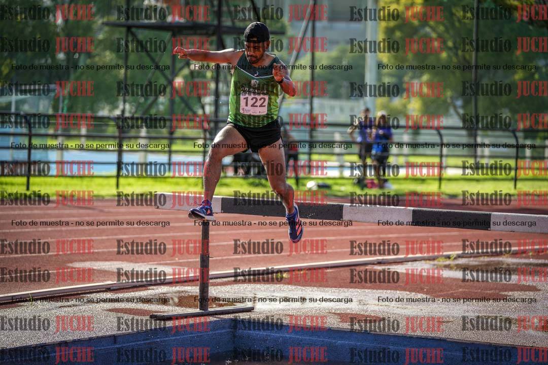 Fotos de los 3000 m con obstáculos de varones
