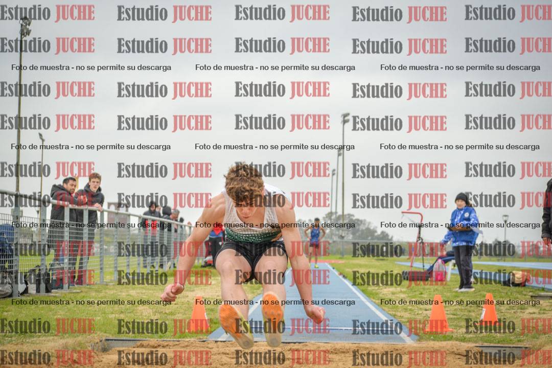 Fotos del salto en largo de varones - U18