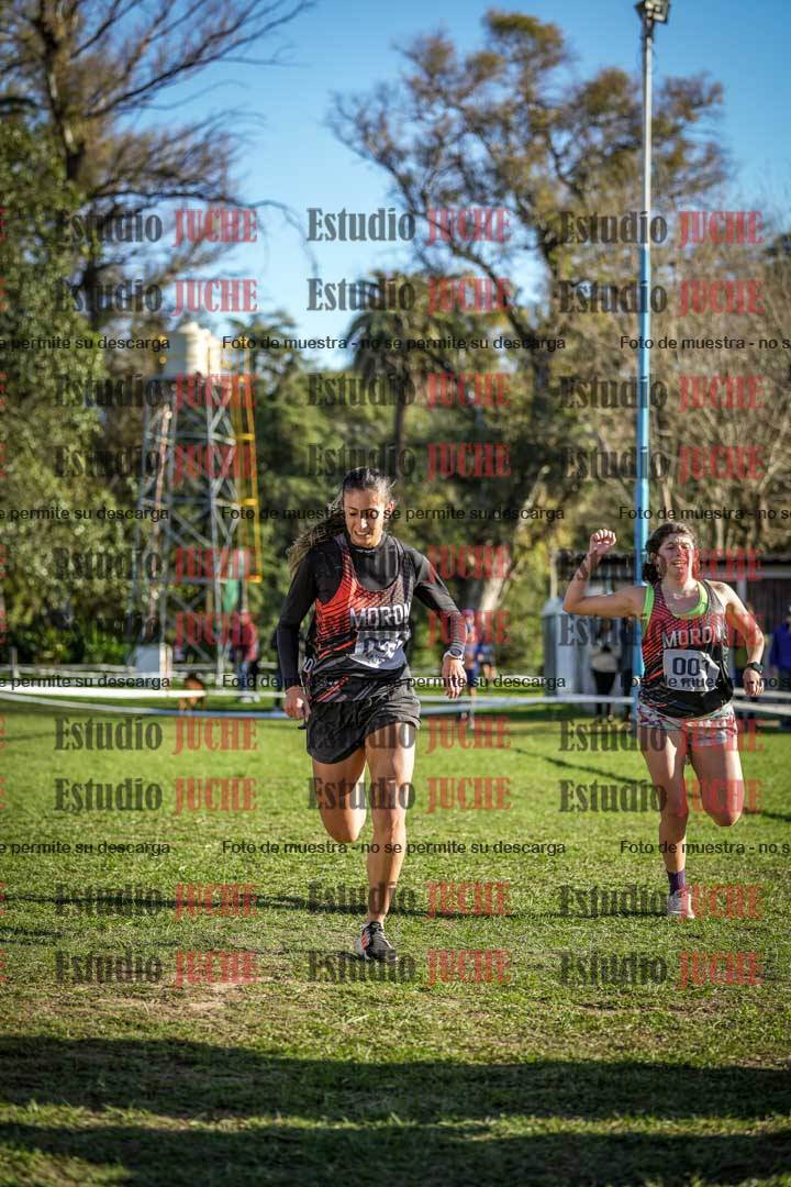 Fotos de la llegada del cross de 4000 m - mujeres