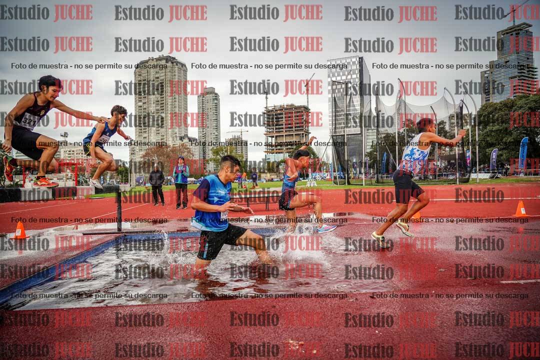 Fotos de los 2000 m con obstáculos de varones