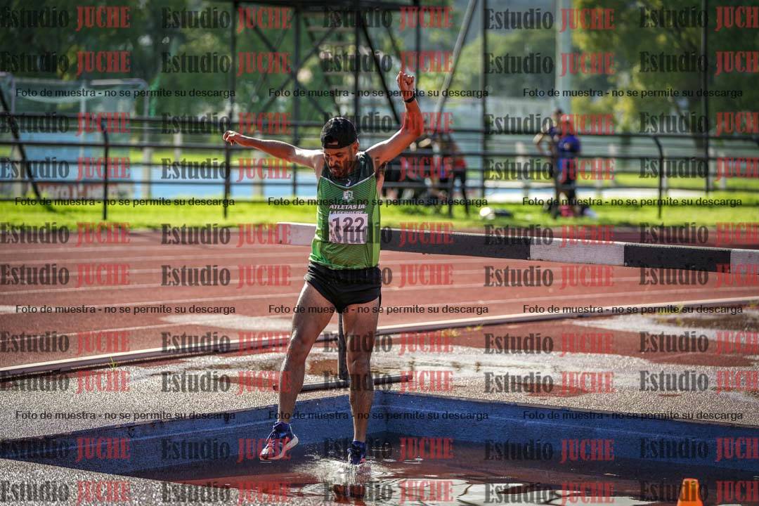 Fotos de los 3000 m con obstáculos de varones