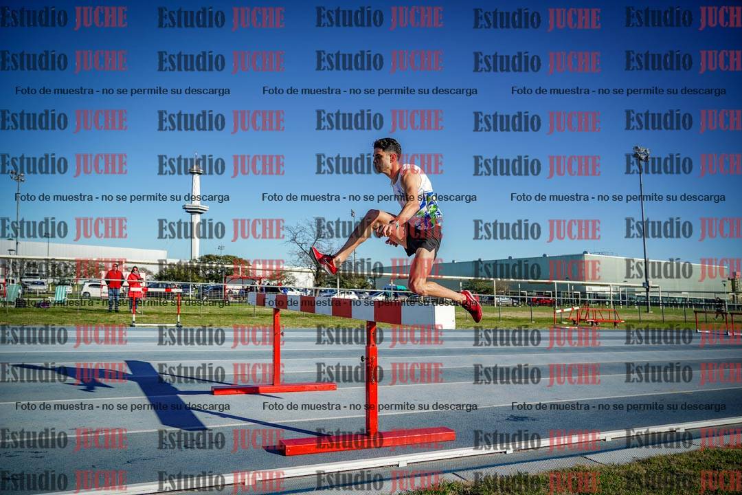 Fotos de los 3000 m con obstáculos de varones