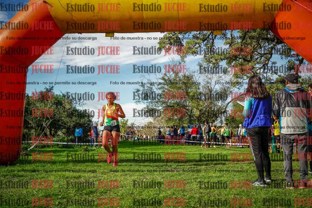 Fotos de la llegada del cross de 4000 m - mujeres