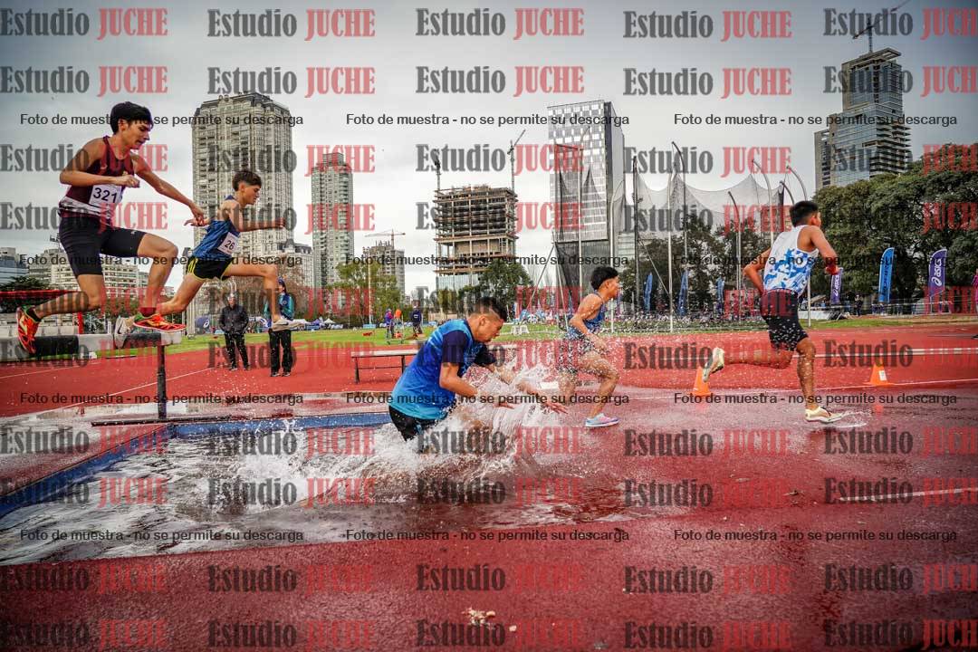 Fotos de los 2000 m con obstáculos de varones