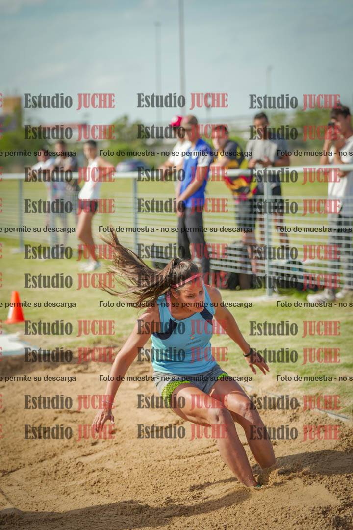 Fotos del salto en largo de mujeres