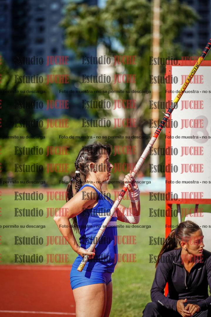 Fotos del salto con garrocha de mujeres y varones