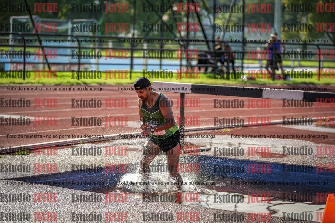 Fotos de los 3000 m con obstáculos de varones