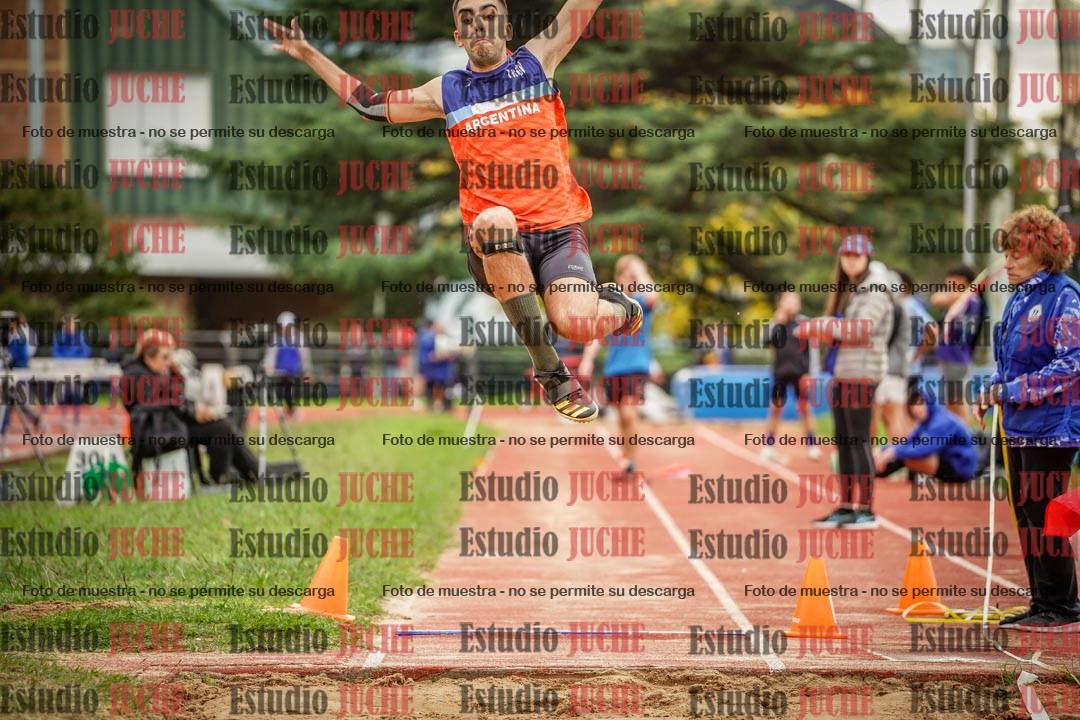 Fotos del salto en largo - varones mayores