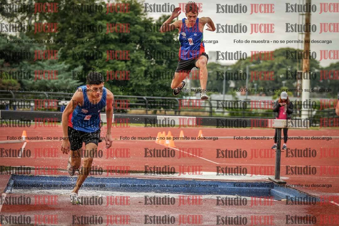 Fotos de los 3000 m con obstáculos de varones