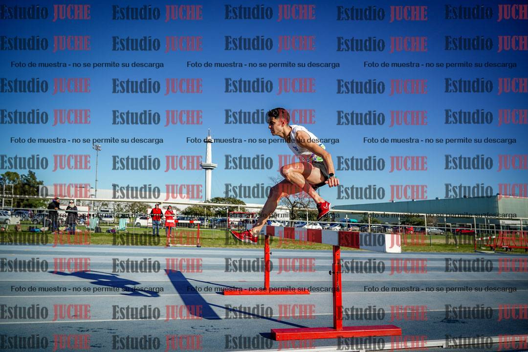 Fotos de los 3000 m con obstáculos de varones