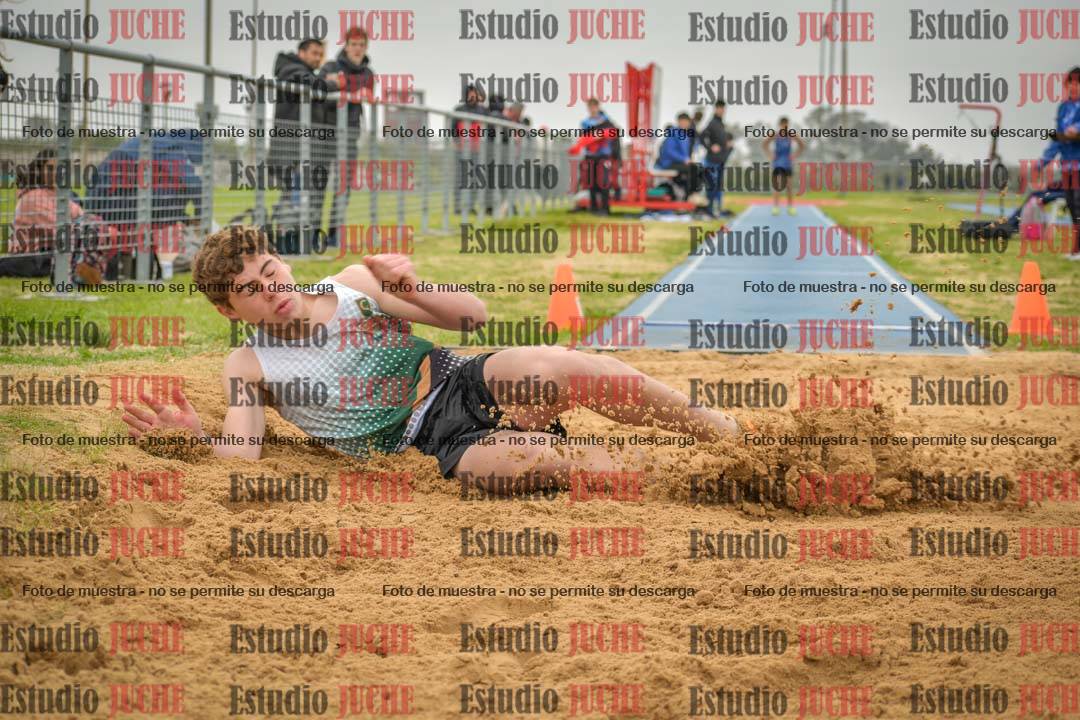 Fotos del salto en largo de varones - U18