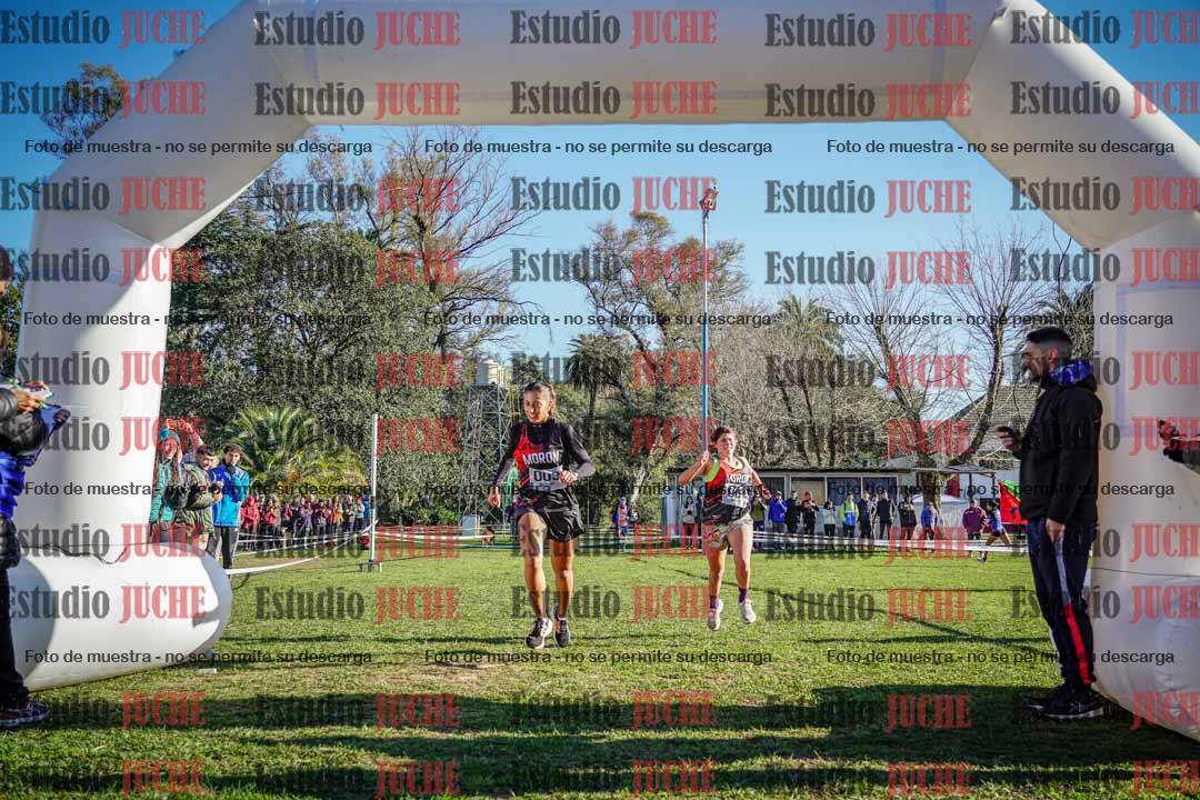 Fotos de la llegada del cross de 4000 m - mujeres