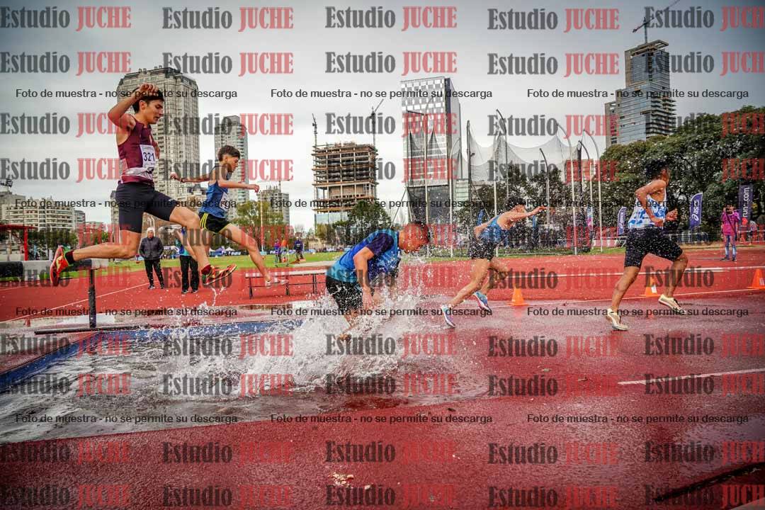 Fotos de los 2000 m con obstáculos de varones