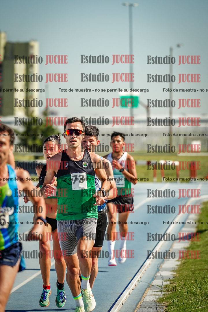 Fotos de los 5000 m de mujeres y varones - serie 1